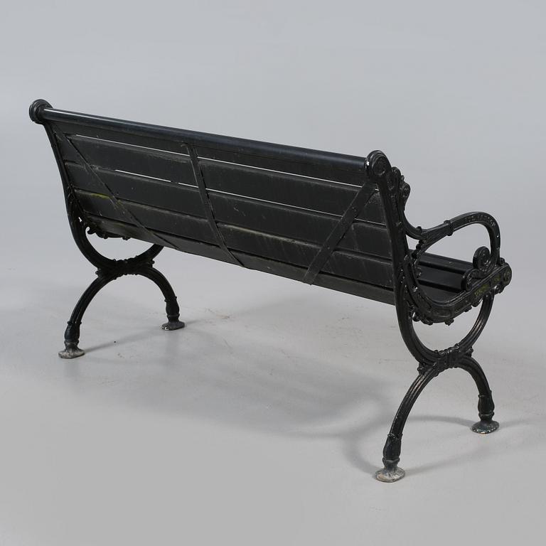 TRÄDGÅRDSBÄNK, märkt Aug. Hansson Halmstad, 1900-tal.