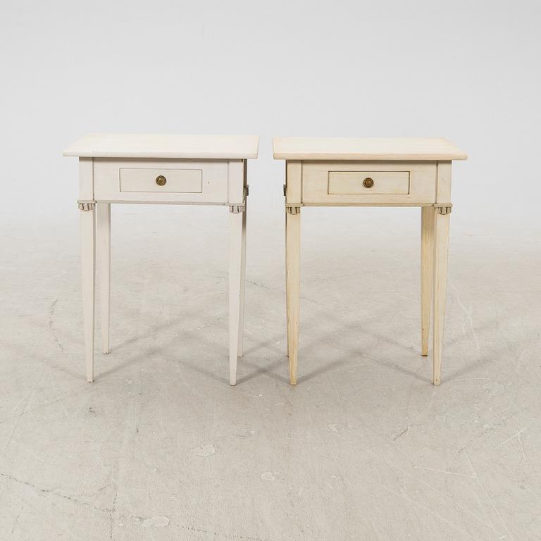 Sängbord/sidobord ett par Gustaviansk stil omkring 1900.