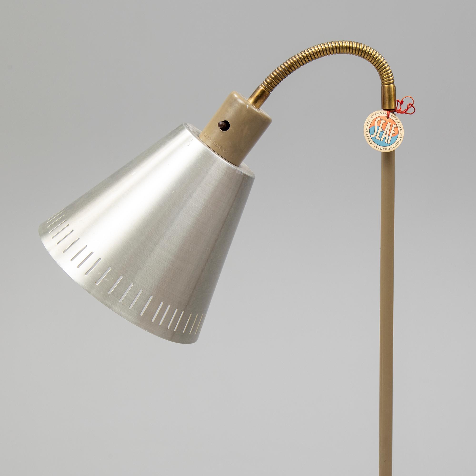 A '15748' mod 20th century floor lamp för Böhlmarks.