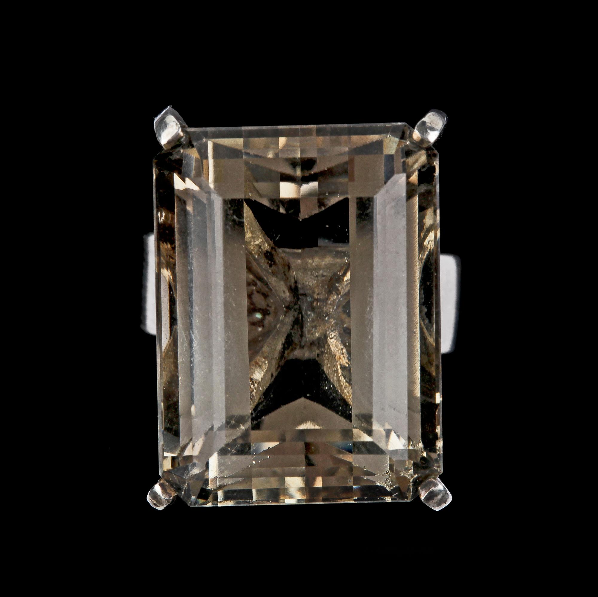 RINGAR, 2 st, silver med sten resp glas, 1975.