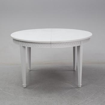 A mid 20th Century dinner table.