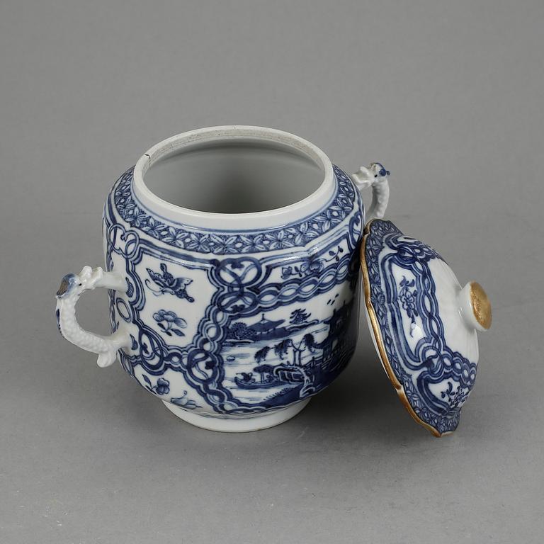 SKÅL MED LOCK, porslin, Kina, Qianlong 1736-95.