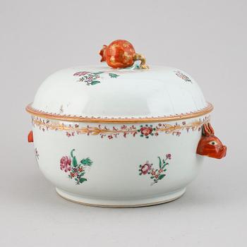 A famille rose tureen with cover, Qing dynasty, Qianlong (1736-95).