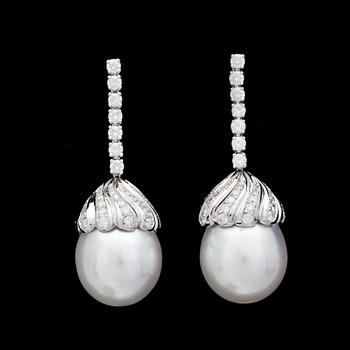 A pair of cultured South sea pearl, 14,4 mm, and brilliant cut diamond earrings, tot, app. 1.45 cts.