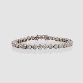 1340. ARMBAND med gammalslipade diamanter.
