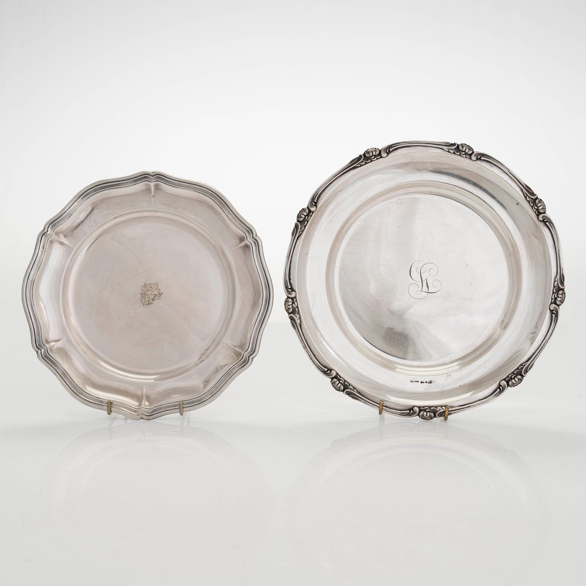 Tarjoiluvateja, 2 kpl, hopea, suomalaiset leimat 1929 ja 1954.