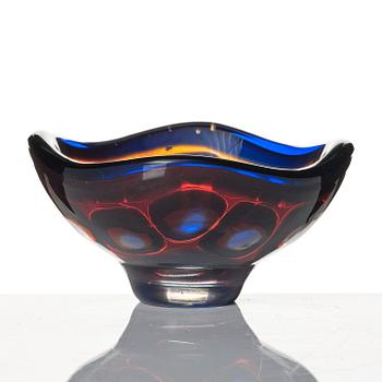 Sven Palmqvist, a 'ravenna' glass bowl, Orrefors 1954, no 672.