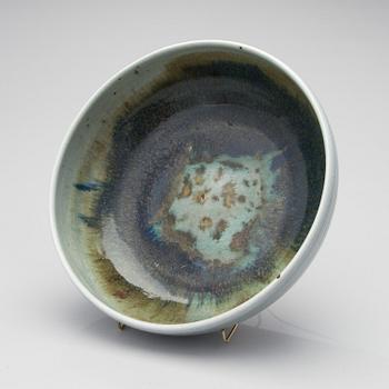 LIISA HALLAMAA, A CERAMIC BOWL. Signed LH, Arabia.