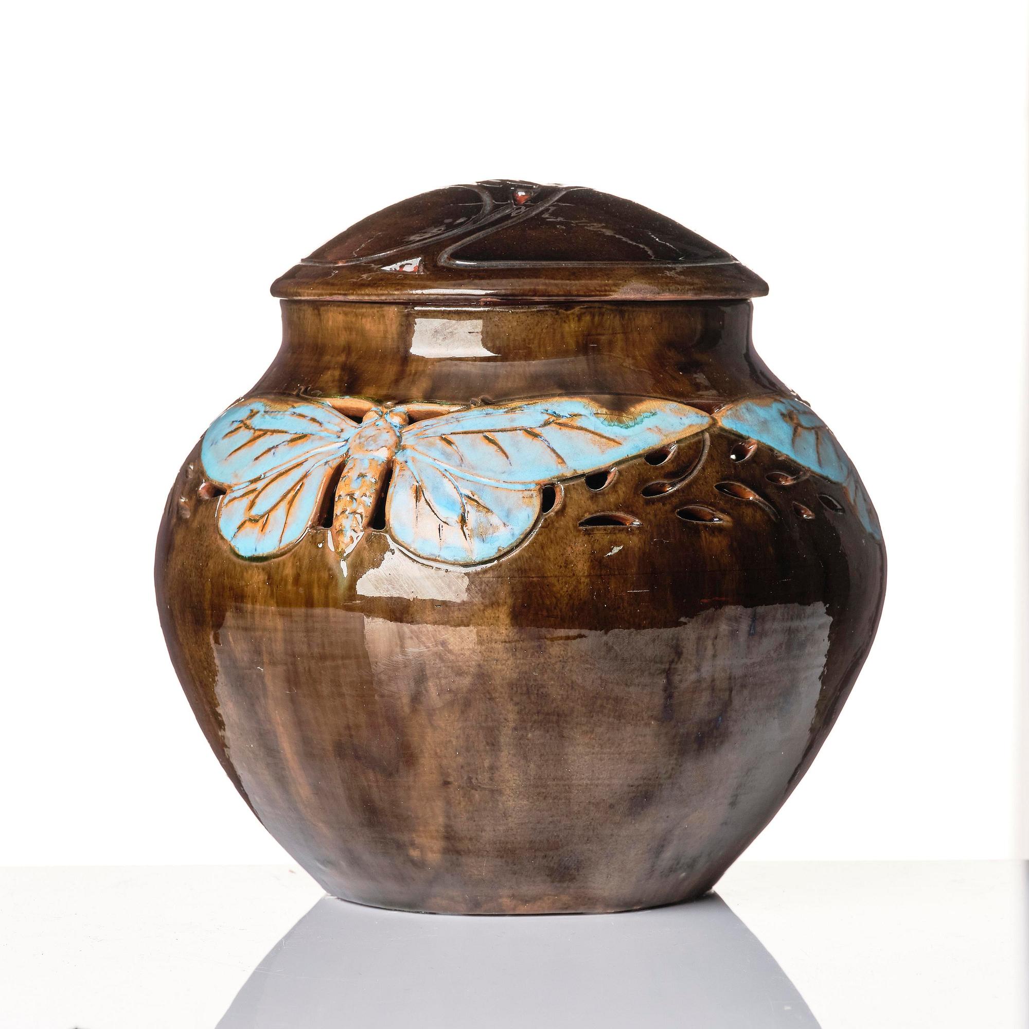 Hilma Persson-Hjelm, a glazed earthenware art nouveau lidded tureen with a plate, executed i her studio, Arvika 1919. No 8812,  plate 1699.