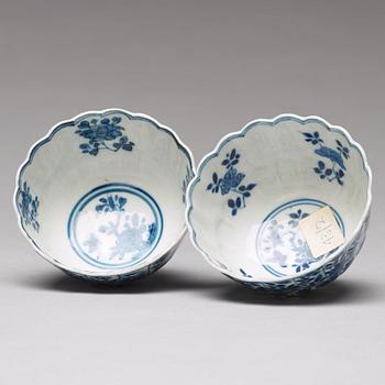 KOPPAR, sex (2+2+2) stycken, med FAT, fem (2+2+1) stycken, porslin. Qingdynastin, Kangxi (1662-1722).