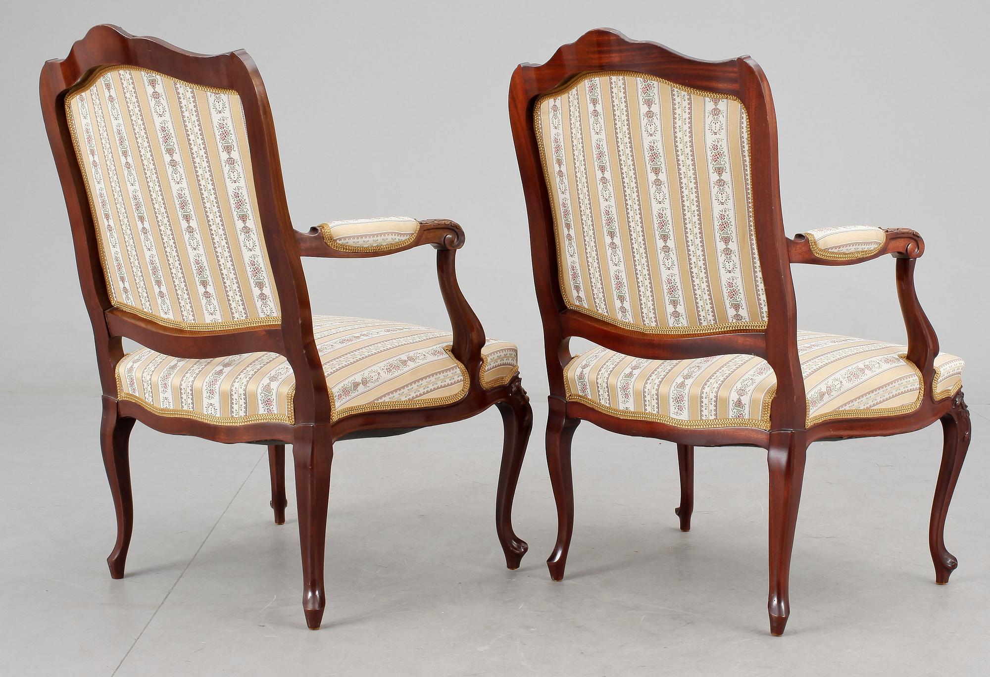 KARMSTOLAR, ett par, rokokostil, 1900-tal.