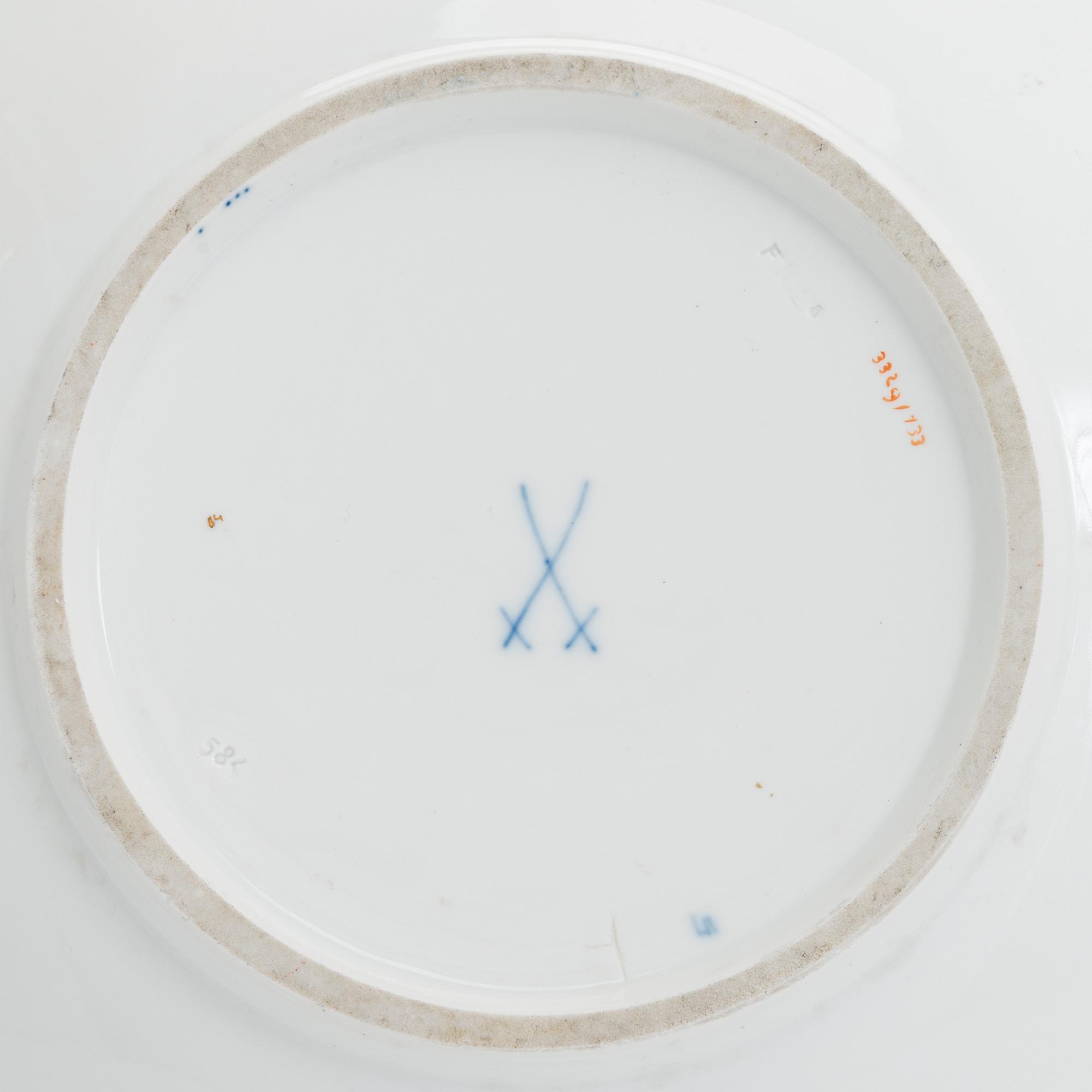 Malja, posliini, Meissen, Saksa, 1900-luvun kolmas neljännes.