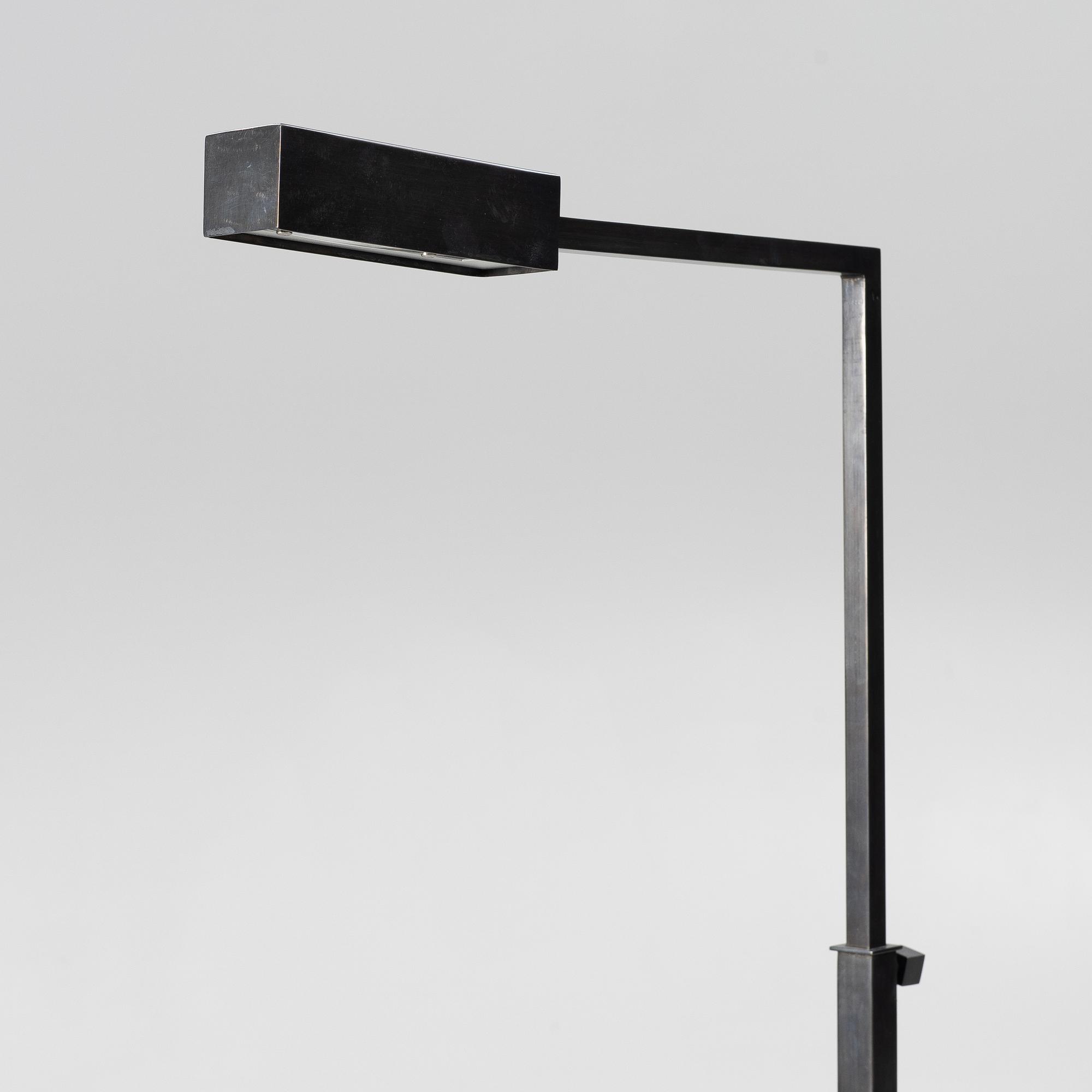 Golvlampa, "Atley", Vaughan Lightning, samtida.