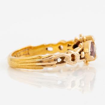 Ring 23K gold with garnets and pearls.