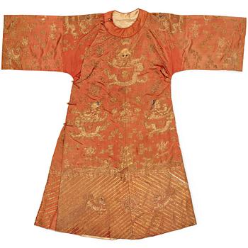 645. A Chinese Robe, embroidered silk, height 131 cm, late Qing dynasty (1644-1912).