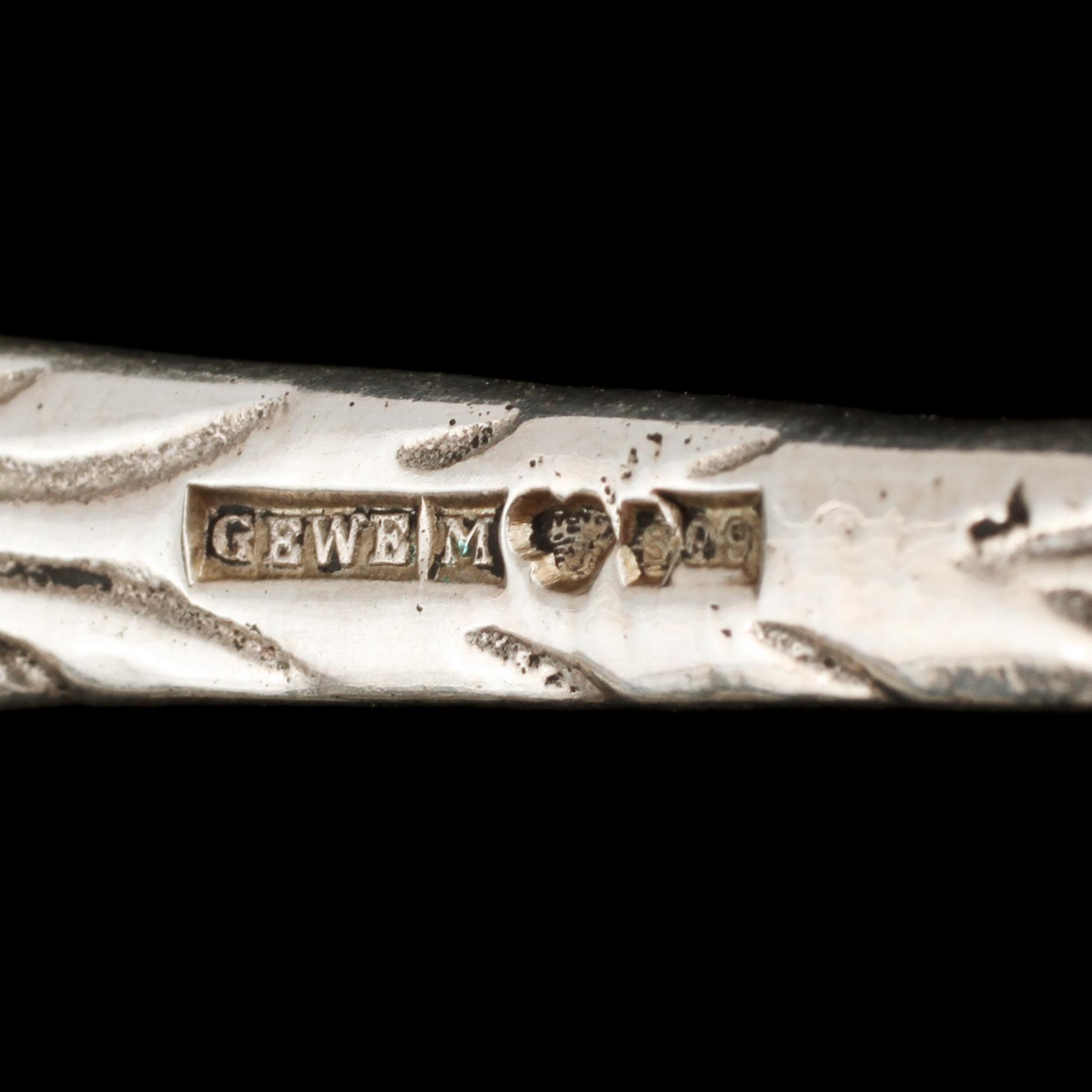 PARTI SILVER, 49 delar, delvis låghaltigt, 1900-tal. Vikt  910 g.