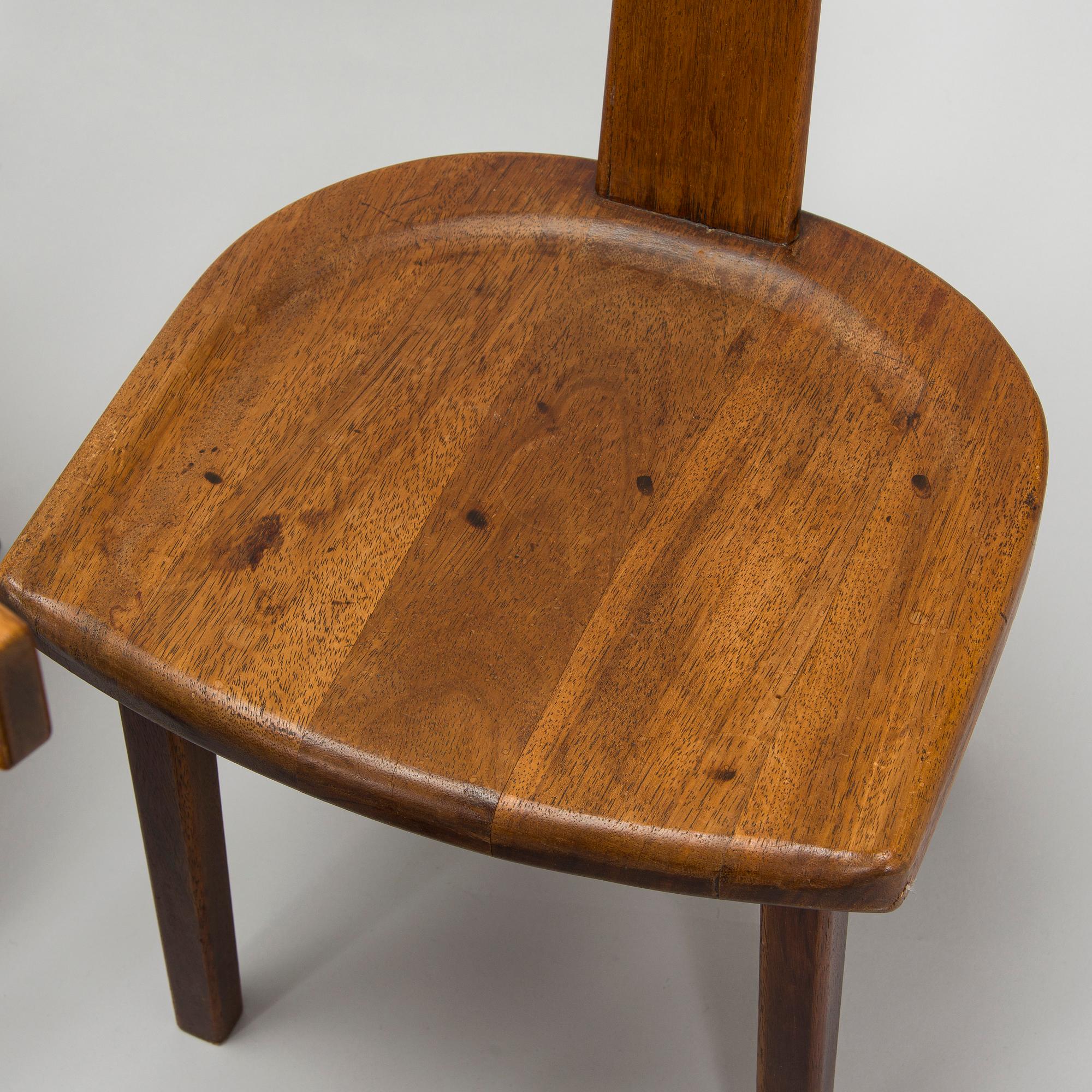 Olavi Hänninen, tuoleja, 6 st, "T-tuoli" (Juha), Huonekalu Mikko Nupponen Oy, 1950-luku.