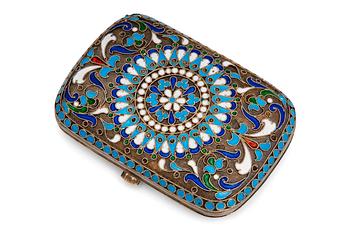 345. AN ENAMELLED BOX.