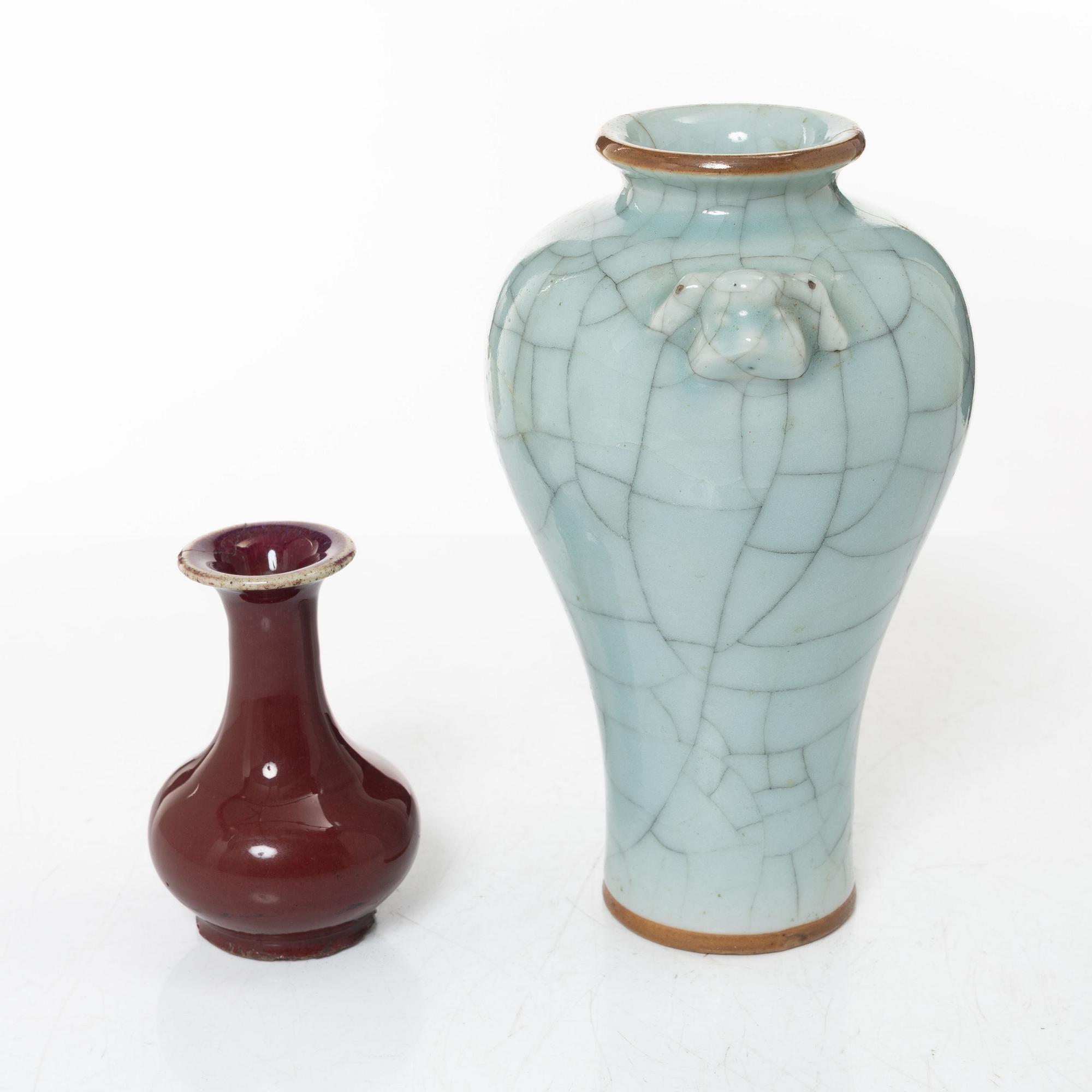 Two Chinese vases, Qing dynasty, 19th century.