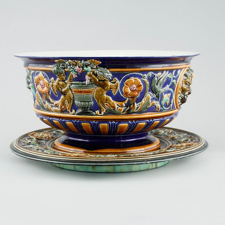 A majolica bowl with barrel, Rörstrand, around year 1900.