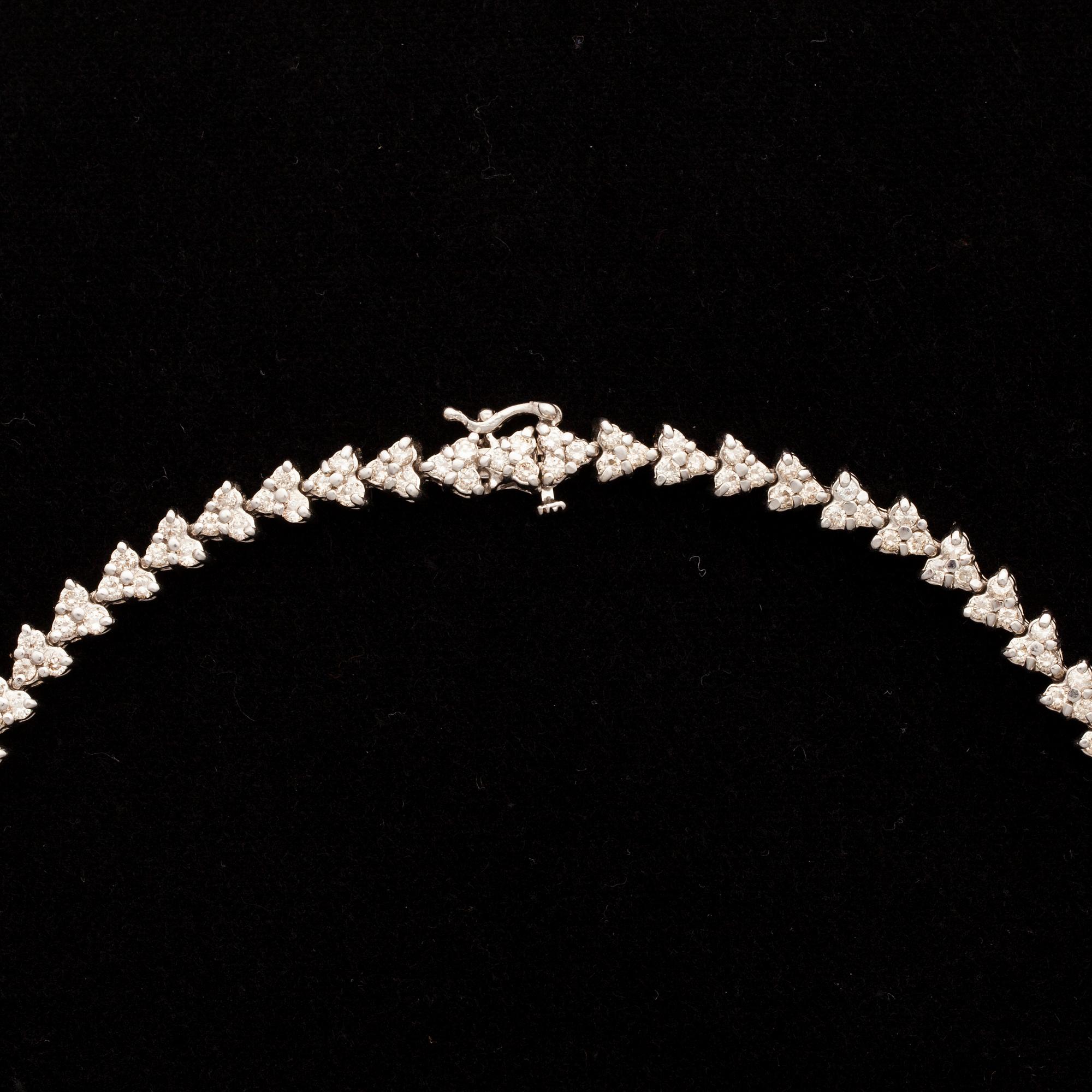 COLLIER, 14K vitguld, briljantslipade diamanter 267 st. Vikt 51,77 g. 2000-tal.