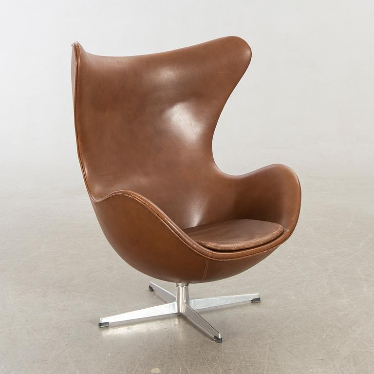 ARNE JACOBSEN, A easy chair "Egg chair" designed for Fritz Hansen, Denmark.