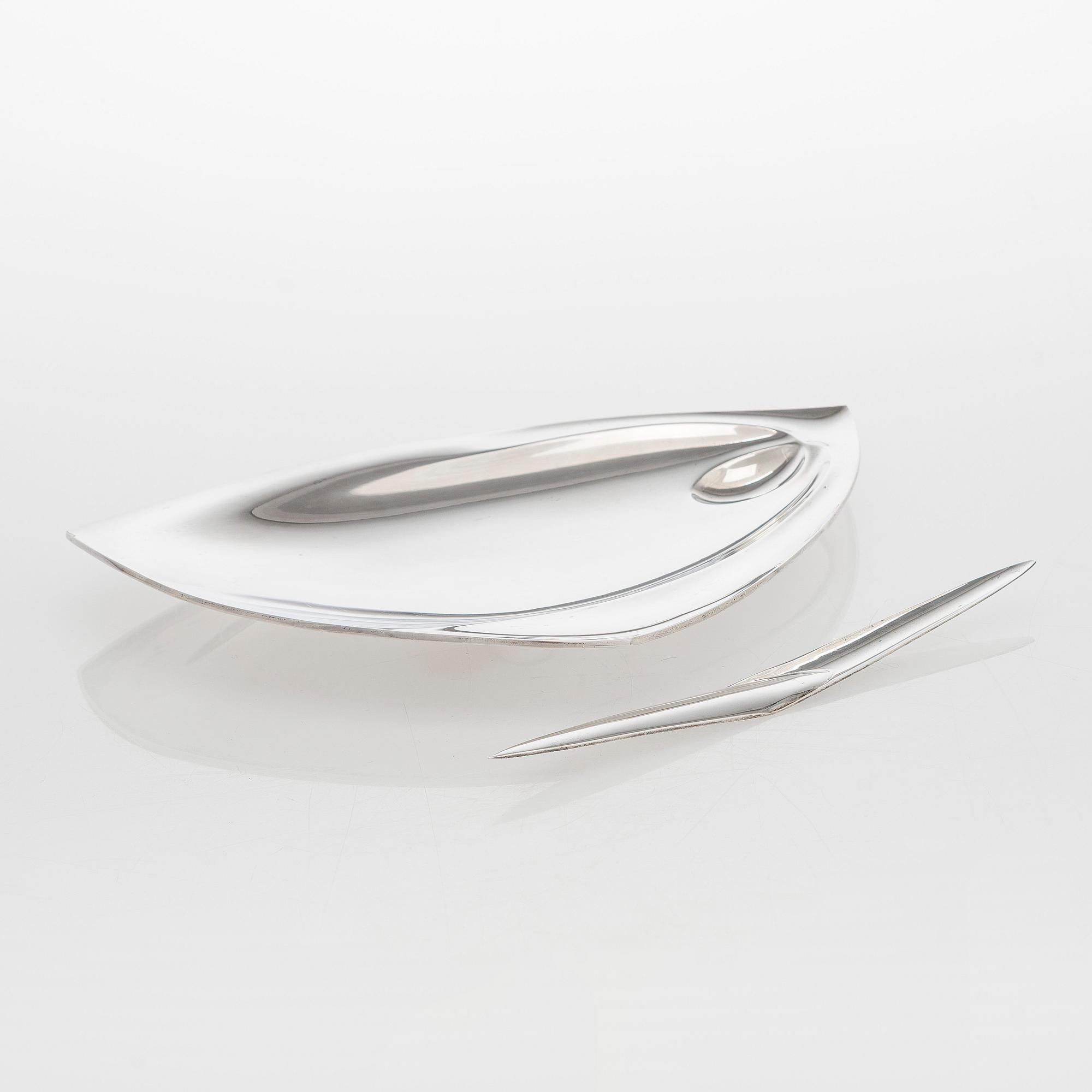 Tapio Wirkkala, A silver dish and letter knife, Kultakeskus Hämeenlinna 1960 and 1964.