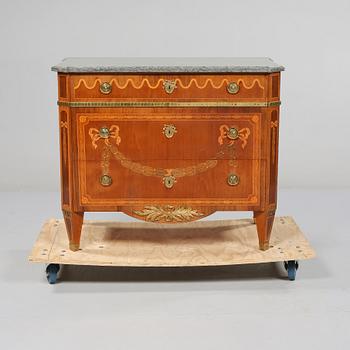 BYRÅ, gustaviansk stil, 1900-talets första hälft.