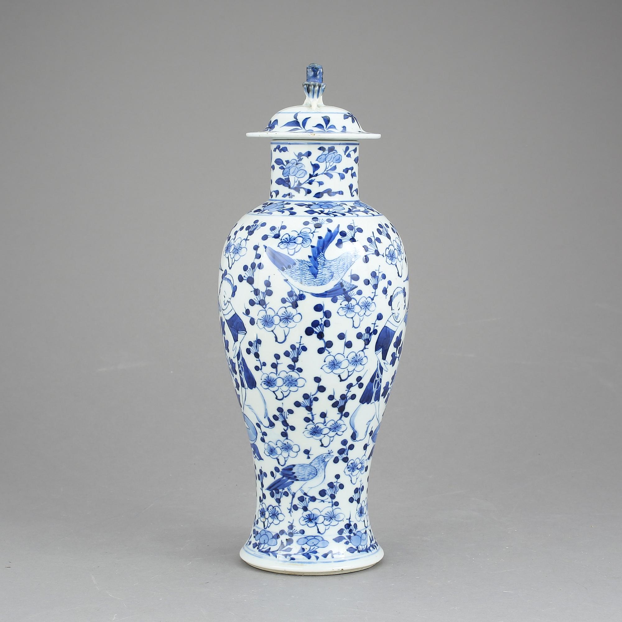 LOCKURNA, porslin, Kina. Modern tillverkning.