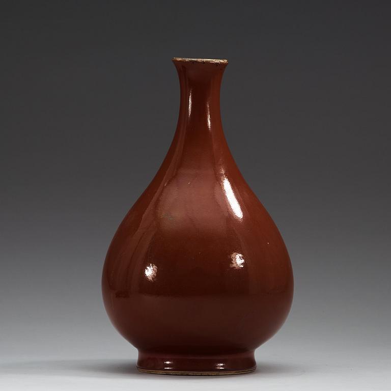 A brown glazed vase, Qing dynasty, Qianlong (1736-95).