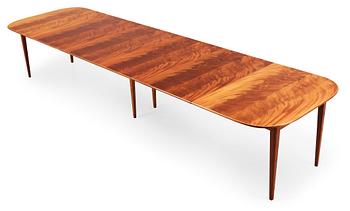 A Josef Frank mahogany dining table, Svenskt Tenn, model 947.