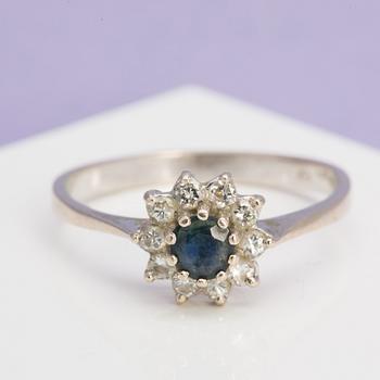 A sapphire and ca 0.25 ct brilliant diamond ring.