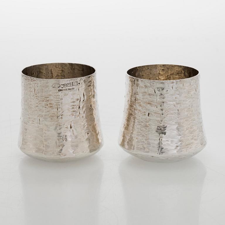 Tapio Wirkkala, Tillbringare, sterling silver, samt bägare, 6 st, silver (.925 och .830), Kultakeskus, Tavastehus 1969-1979.