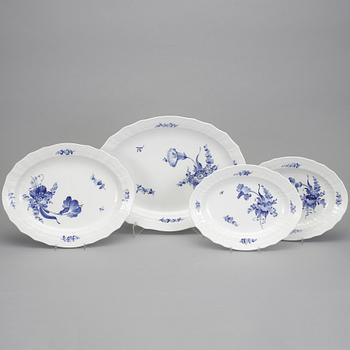 SERVISPORSLIN, porslin, 82 delar, "Blå Blomst" Royal Copenhagen, Danmark.