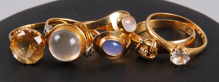 RINGAR, 5 st, guld 18k samt stenar. Tot vikt 15 gram.
