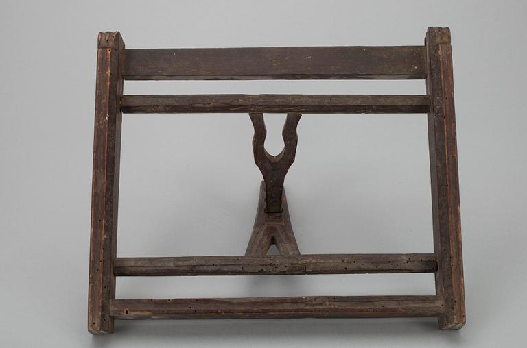 BOKSTÄLL, allmoge, daterad 1777.