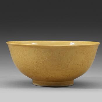 487. A yellow-glazed porcelain bowl, Qing dynasty, Guangxu mark and of the period (1875-1908).