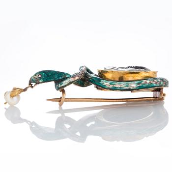 An 18K gold Gustav Möllenborg brooch set with a hardstone cameo and a pearl pendant.