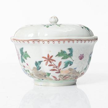 A Chinese famille rose ewer, a a cup with cover, a cup with saucer, a box and a censer, Qing dynasty, 18th and 19th cent.