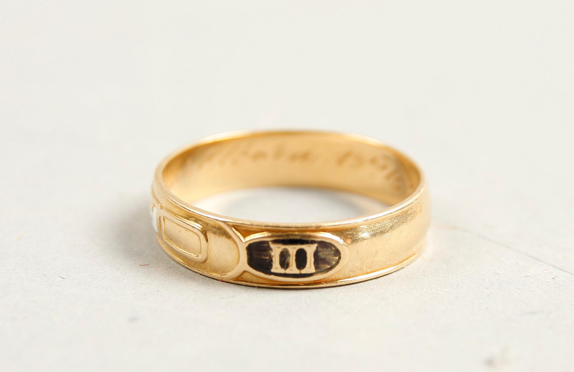 RING, 18 K guld och HÄNGE, guld. Tot 8 gr.