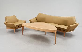 JOHANNES ANDERSEN, 3 delar, Fåtölj, Soffa och bord, Trensum Möbelfabrik, 1960-tal. Soffa etikettmärkt undertill.