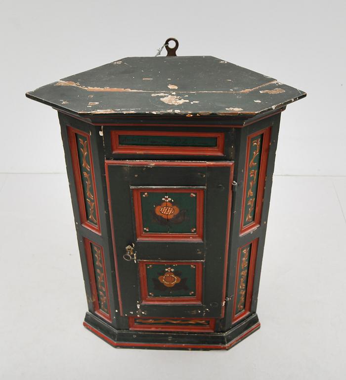 VÄGGHÄNGSKÅP, allmoge, 1700/1800-tal.