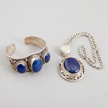 ARMBAND SAMT HÄNGE, silver, 1900-talets andra hälft.