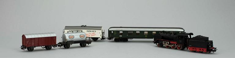 LOK samt VAGNAR, 4 st, Märklin, 1960/1970-tal.