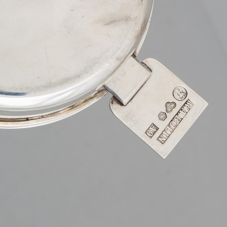 W.A. Bolin, serveringsskål med hänkel, silver, Stockholm 1951.