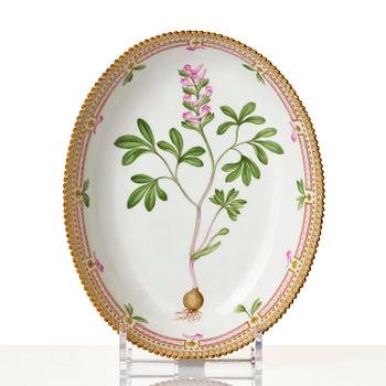A Royal Copenhagen 'Flora Danica' bowl and serving dish, Denamark, 20th century.
