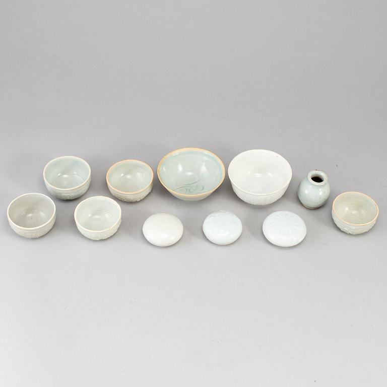 A group of South East Asian Ceramics, Songstyle, 20th Century.