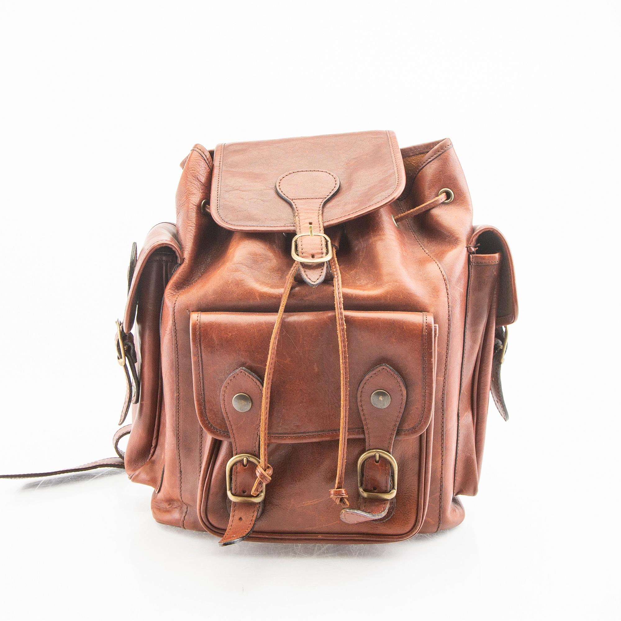 A Morelli leather rugsack.