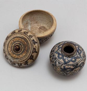 URNA samt ASK med LOCK, keramik. Troligen Mingdynastin.