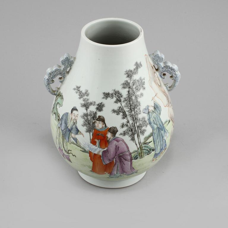 VAS, porslin, Kina. Modern tillverkning.